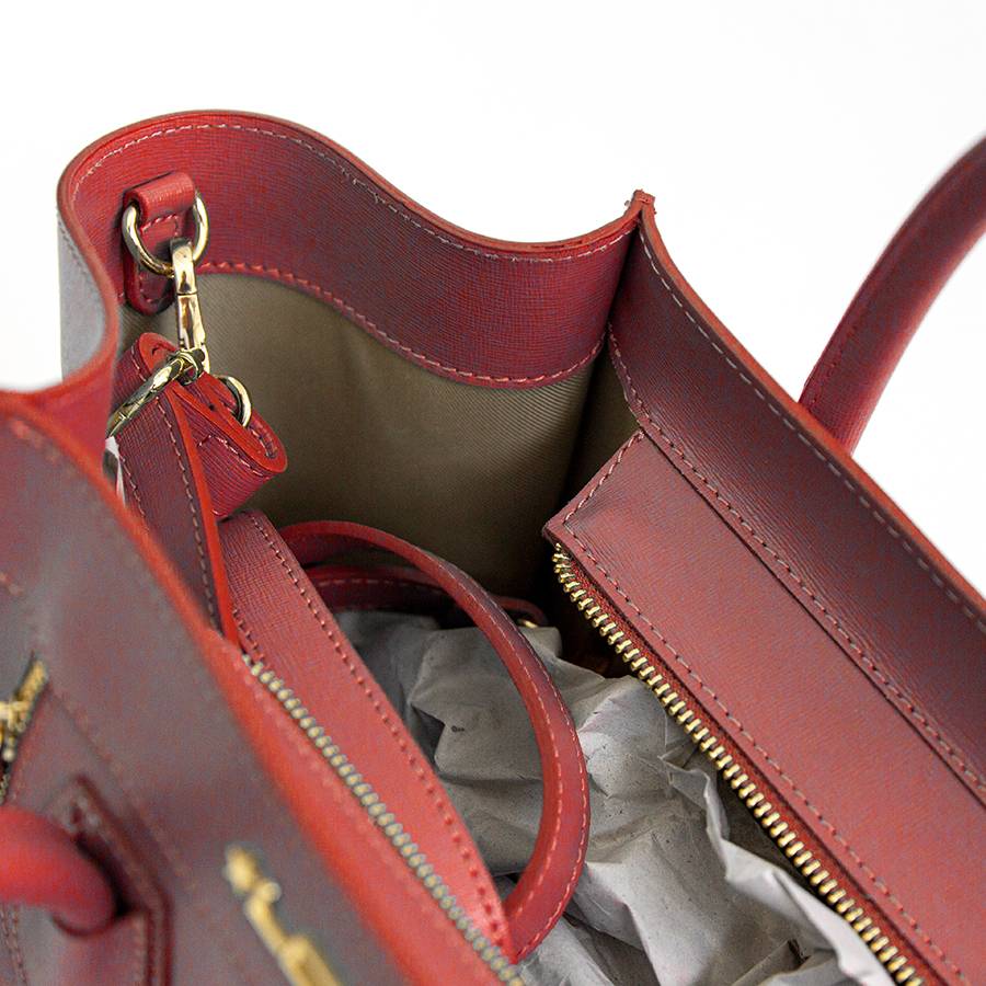 Laura Di Maggio ALIA – Borsa a trapezio in pelle saffiano corallo Convenienza