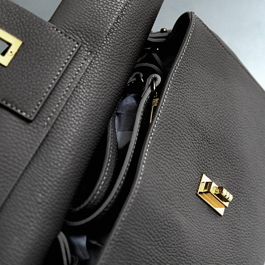 Laura Di Maggio ZELDA – borsa in pelle dollaro nera In Vendita