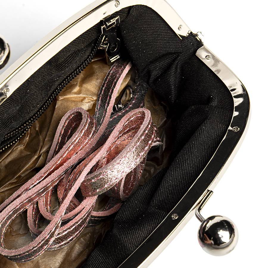 Laura Di Maggio CLUTCH – borsetta in pelle laminata cipria In Linea