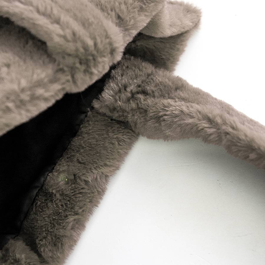 Laura Di Maggio FLUFFY – Maxi shopping in pelliccia ecologica beige I Più Venduti
