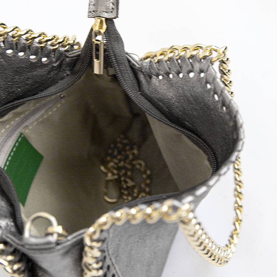 Laura Di Maggio LUMI – Borsa con catene in pelle laminata argento Sostegno trimestrale