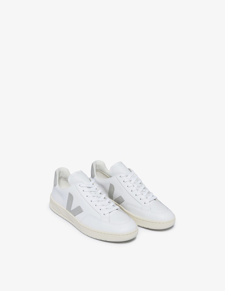 Veja Sneakers in pelle V-12 Nuovo