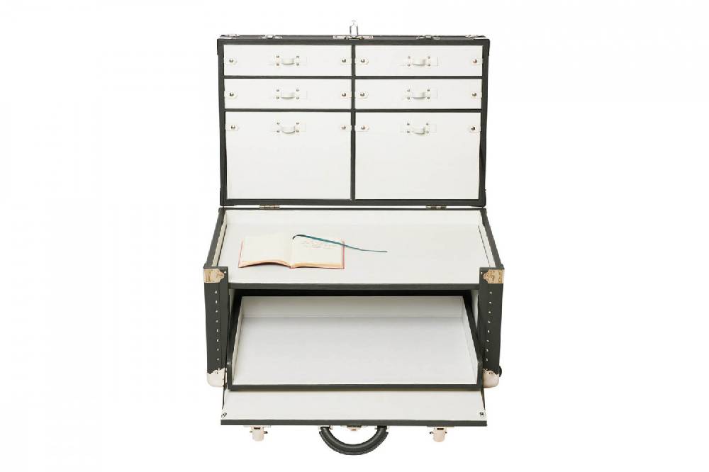 Pineider Baule fasciato, realizzato in pelle di vitello. Dimensione grande 120x51x51cm Nuovo