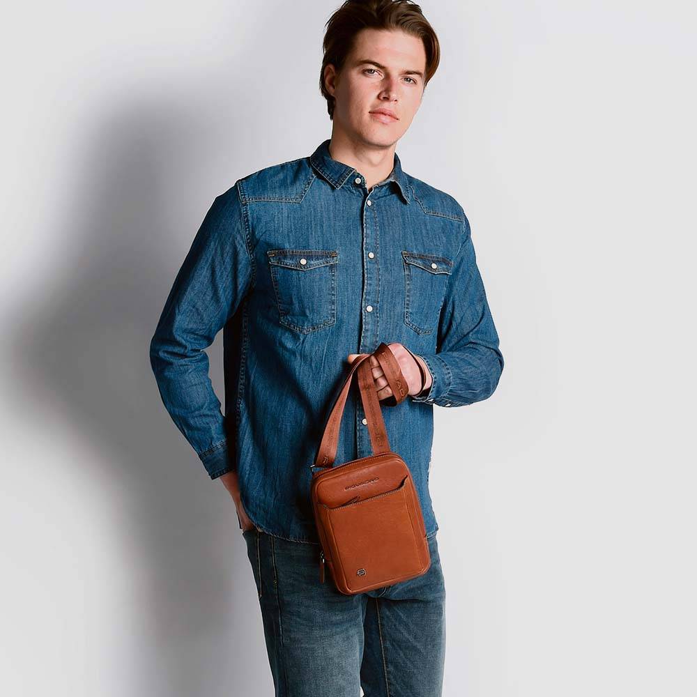 Piquadro Pocket crossbody bag with iPad®mini compartment In Linea