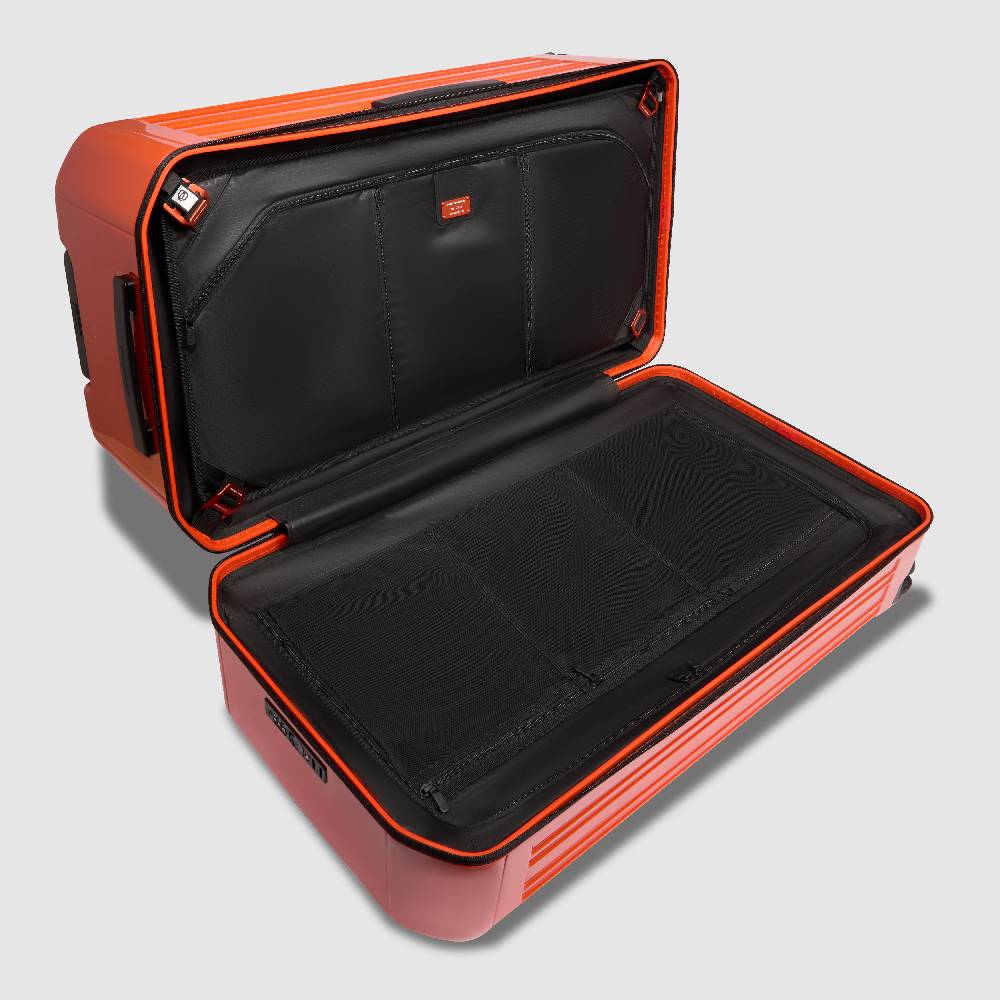 Piquadro Hardside spinner in trunk shape Offerte