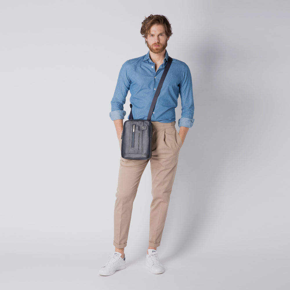Piquadro iPad®10,5"/iPad 9,7" crossbody bag In Linea