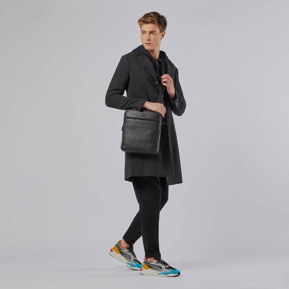 Piquadro Expandable iPad® crossbody bag with front pocket Promozione