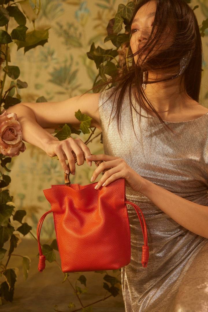 Roberta Gandolfi Silvana small borsa a mano in pelle martellata con manico in vero legno di bambù e tracolla staccabile e regolabile Qualità