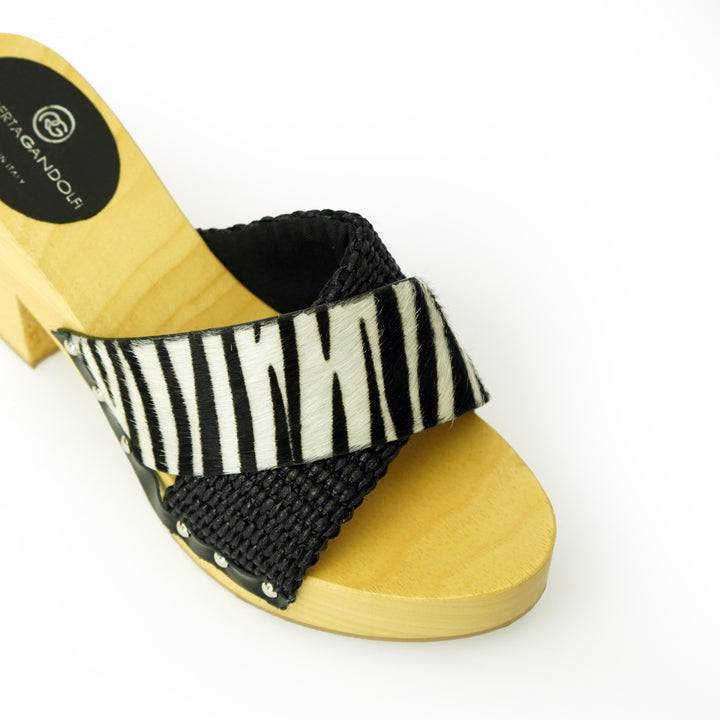 Roberta Gandolfi Diva Zebra sandali in legno incrociato con platform in rafia e pony stampa animalier Sottocosto