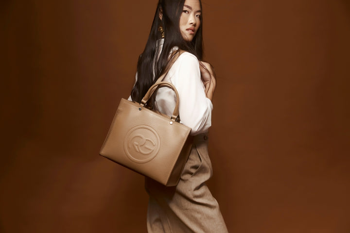 Roberta Gandolfi Roberta Pelle medium Borsa a mano in pelle con doppi spallacci per essere portata a spalla e tramezza Offerte stagionali