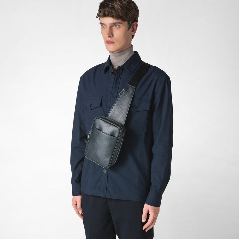 Serapian Zaino monospalla in pelle evoluzione blu navy Fino Al -60%