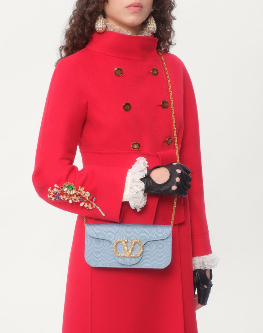 Valentino Handbags Clutch Valentino Garavani Locò In Tessuto Moiré Con Logo Gioiello per Donna in Blu | Valentino IT Offerta
