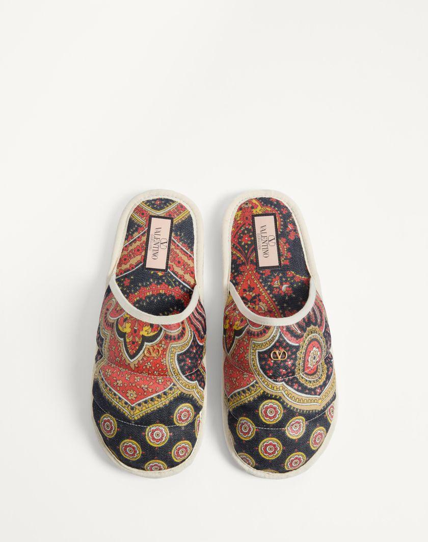 Valentino Handbags Slide Ta Chambre In Tessuto Denim Voyage Imaginaire per Uomo in Multicolor/avorio | Valentino IT Online