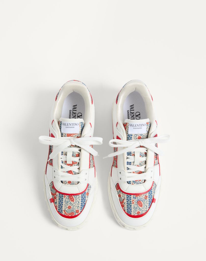 Valentino Handbags Sneaker Low Top Freedots In Vitello E Tessuto Voyage Imaginaire per Uomo in Bianco/multicolor/corallo | Valentino IT Nuovo