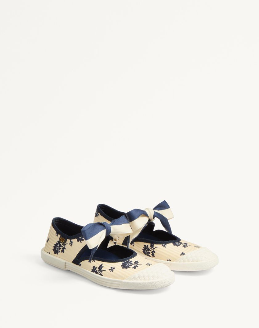 Valentino Handbags Sneaker Ballerina Bay By Bay In Tessuto Papier Floral per Donna in Blu/avorio | Valentino IT Pezzi Unici