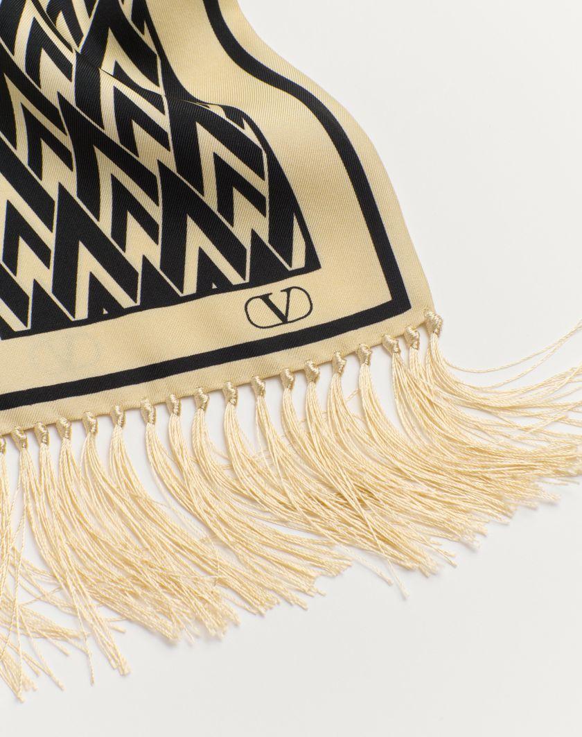 Valentino Handbags Scarf Bandeaux Toute La V In Seta Con Frange per Uomo in Crema/nero | Valentino IT Prezzo Ridotto
