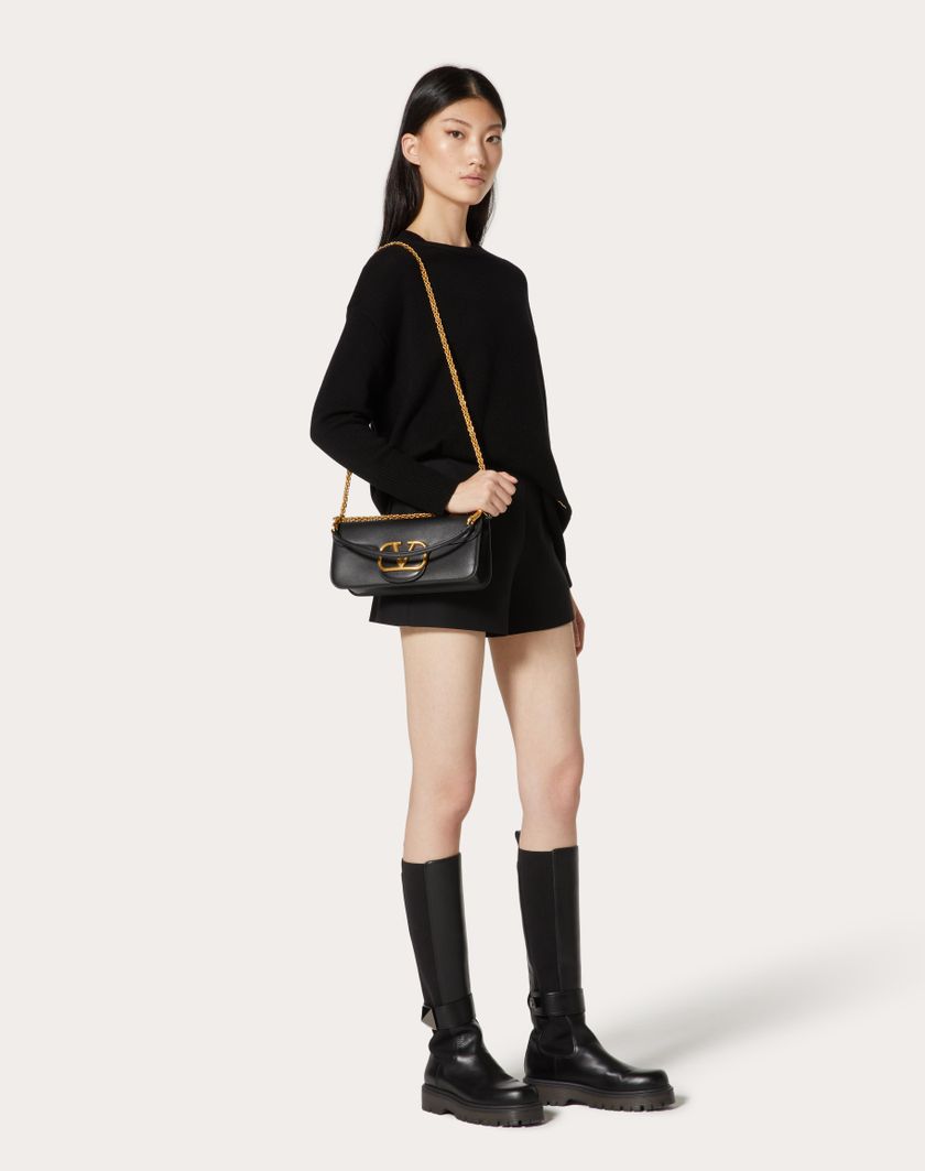 Valentino Handbags Borsa A Spalla Valentino Garavani Locò In Vitello per Donna in Nero | Valentino IT Outlet