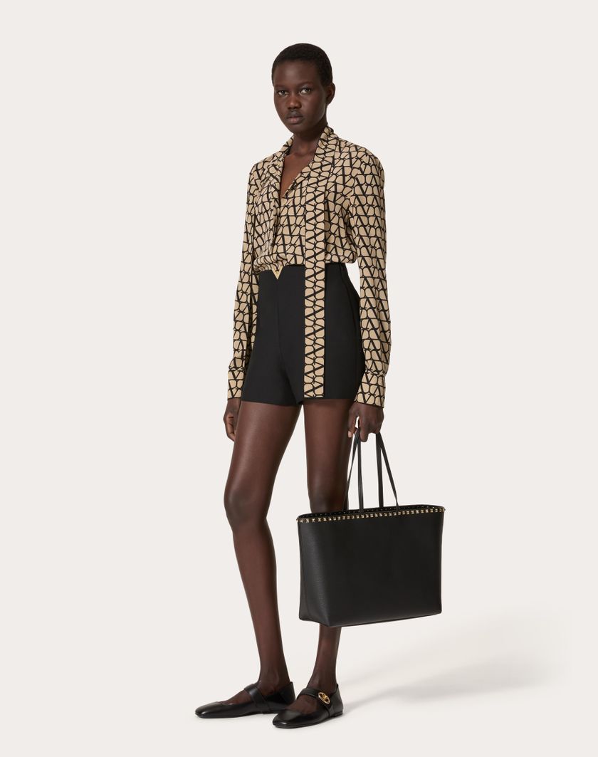 Valentino Handbags Borsa Shopping Rockstud In Vitello Granato per Donna in Nero | Valentino IT I Più Venduti