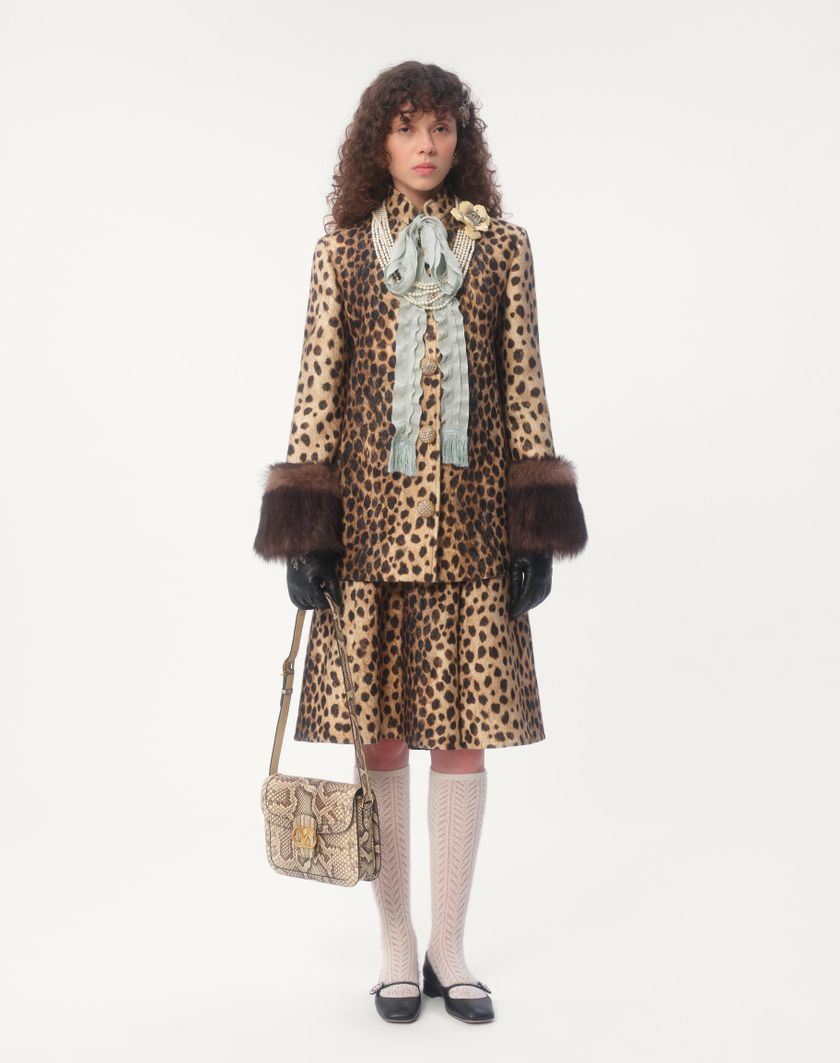 Valentino Handbags Caban In Panno Stampato Giaguaro Spots per Donna in Animalier | Valentino IT Novità