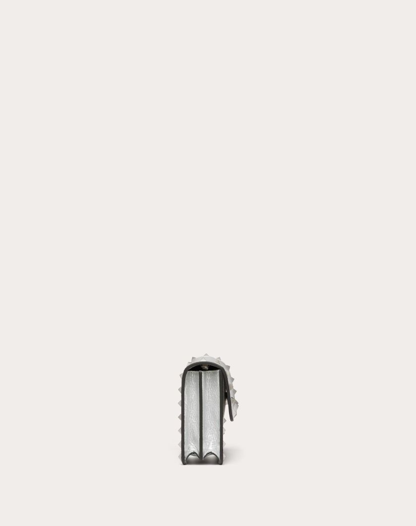 Valentino Handbags Portafoglio Con Catena Rockstud In Vitello Granato Metallizzato per Donna in Argento | Valentino IT Vendita Calda
