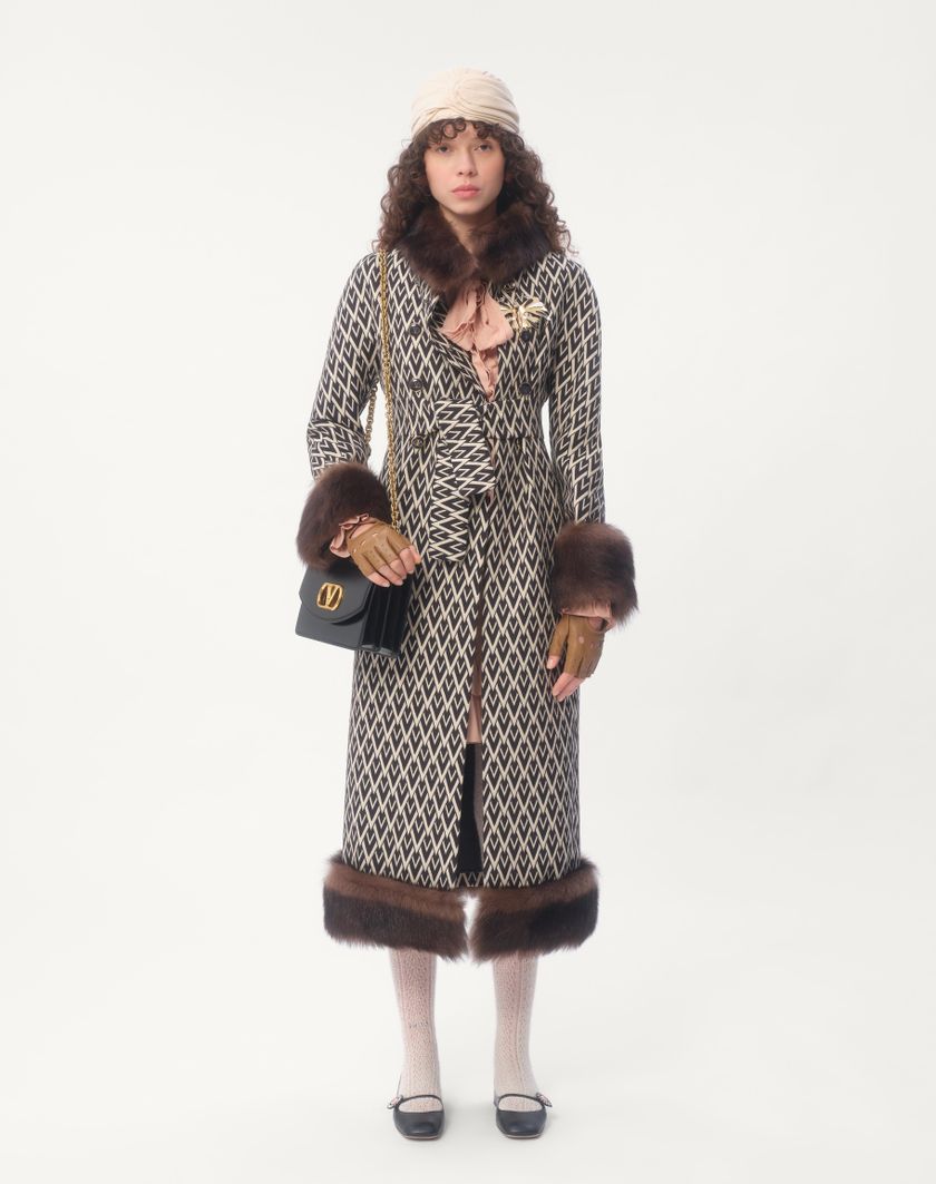Valentino Handbags Cappotto In Jacquard Toute La V per Donna in Nero/avorio | Valentino IT Novità