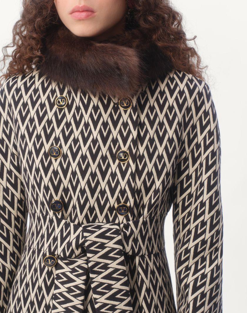 Valentino Handbags Cappotto In Jacquard Toute La V per Donna in Nero/avorio | Valentino IT Novità