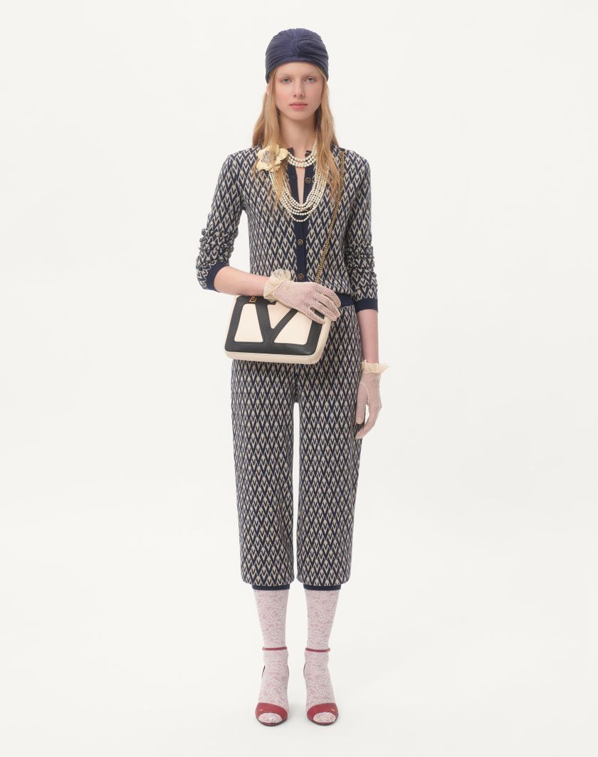 Valentino Handbags Cardigan In Lana Jacquard Toute La V per Donna in Crema/navy | Valentino IT Online