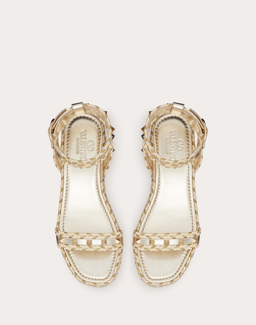 Valentino Handbags Sandalo Flatform Rockstud In Nappa Laminata 45mm per Donna in Naturale/avorio/oro/platino | Valentino IT Soddisfazione Garantita