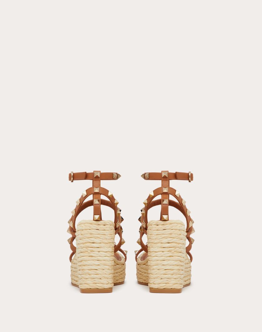 Valentino Handbags Sandalo Zeppa Rockstud Con Cinturini in Vitello 95mm per Donna in Naturale/mandorla | Valentino IT Promozione Limitata