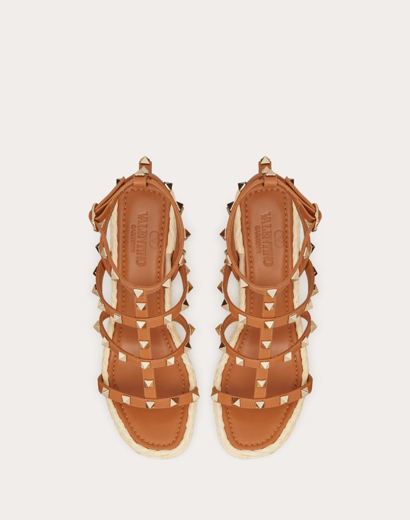 Valentino Handbags Sandalo Zeppa Rockstud Con Cinturini in Vitello 95mm per Donna in Naturale/mandorla | Valentino IT Promozione Limitata