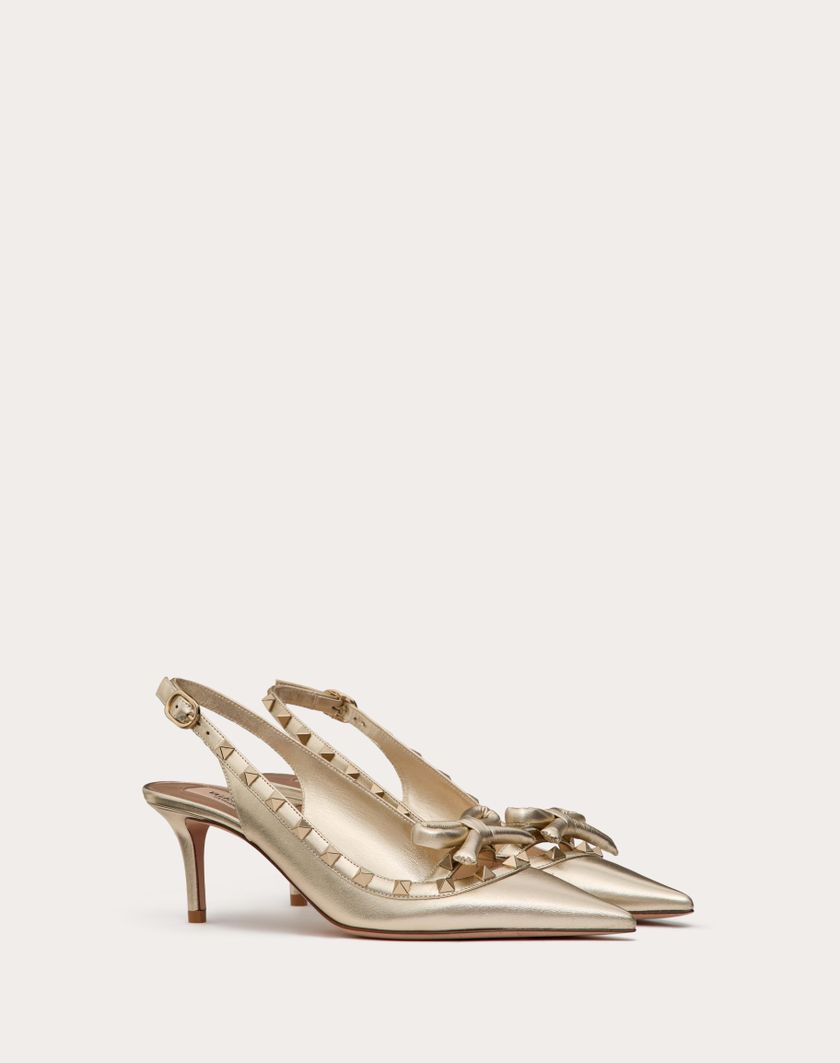 Valentino Handbags Décolleté Slingback Rockstud Bow In Nappa Laminata E Borchie In Tono 60mm per Donna in Platino | Valentino IT Offerta natalizia