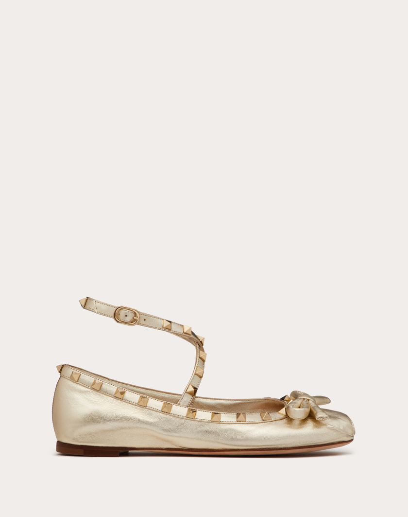 Valentino Handbags Ballerina Rockstud In Nappa Laminata per Donna in Platino | Valentino IT Comprane uno, ottenene uno gratis