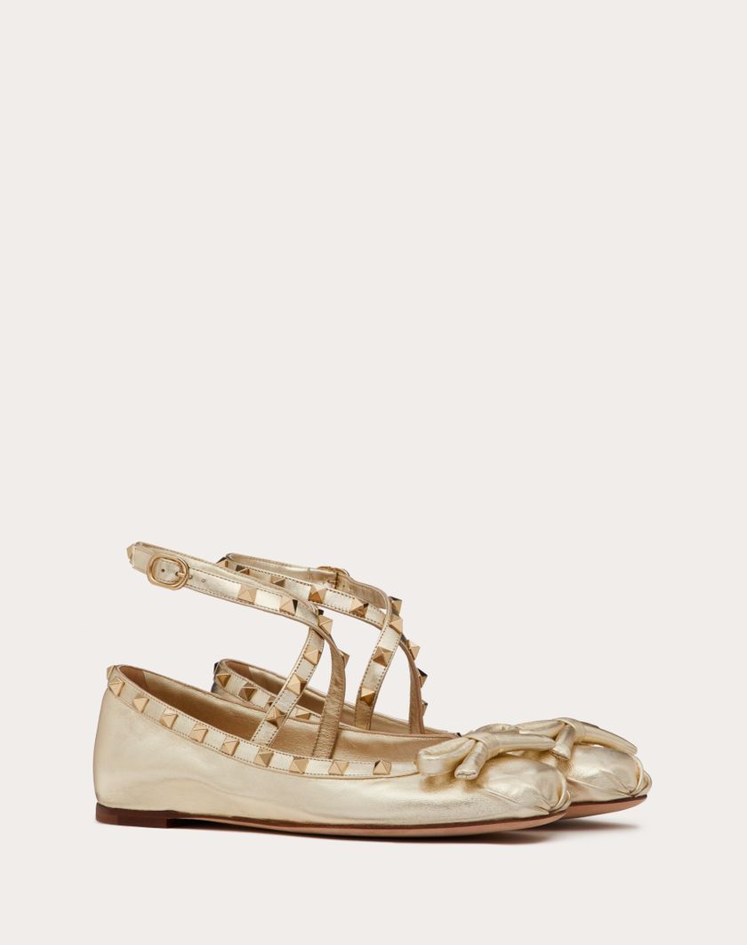 Valentino Handbags Ballerina Rockstud In Nappa Laminata per Donna in Platino | Valentino IT Comprane uno, ottenene uno gratis