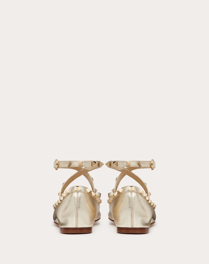 Valentino Handbags Ballerina Rockstud In Nappa Laminata per Donna in Platino | Valentino IT Comprane uno, ottenene uno gratis