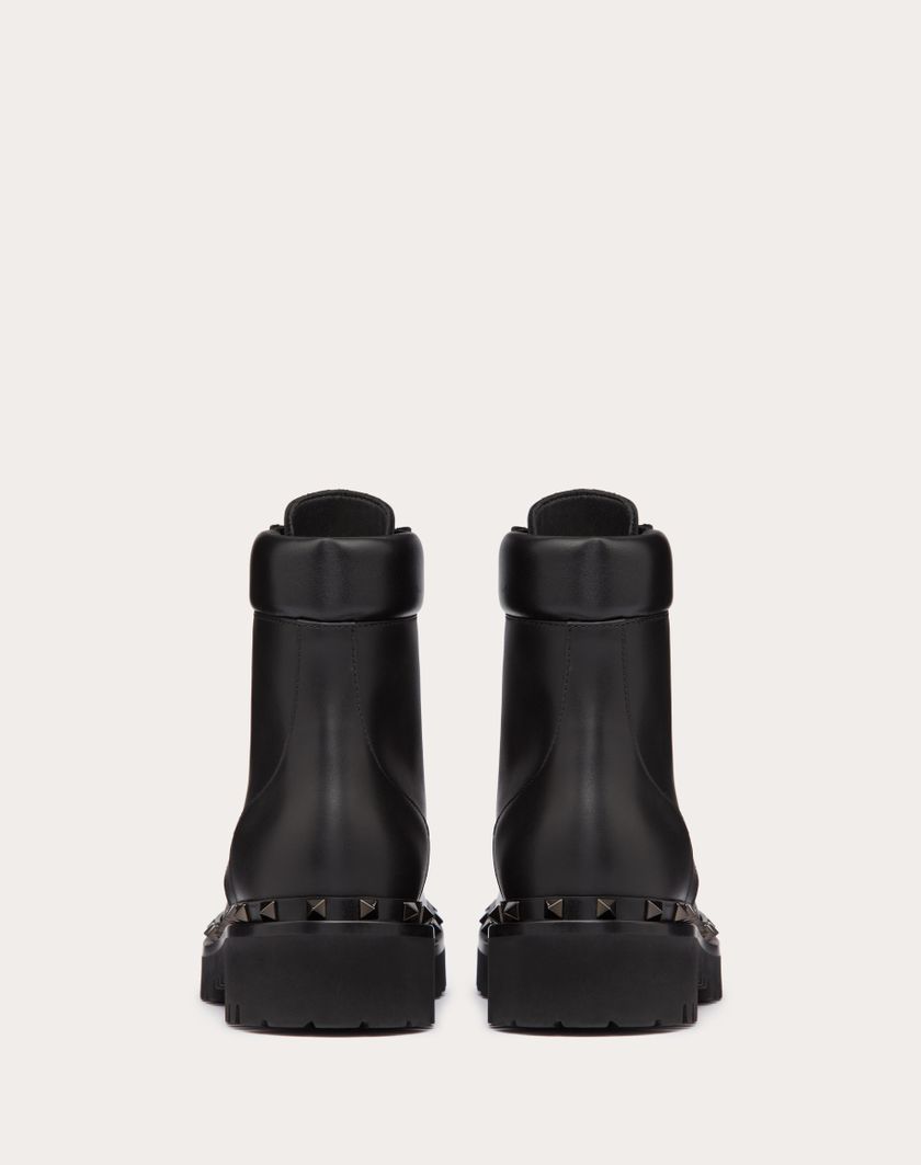 Valentino Handbags Combat Boot Rockstud In Vitello E Borchie In Tono 50mm per Donna in Nero | Valentino IT In vendita