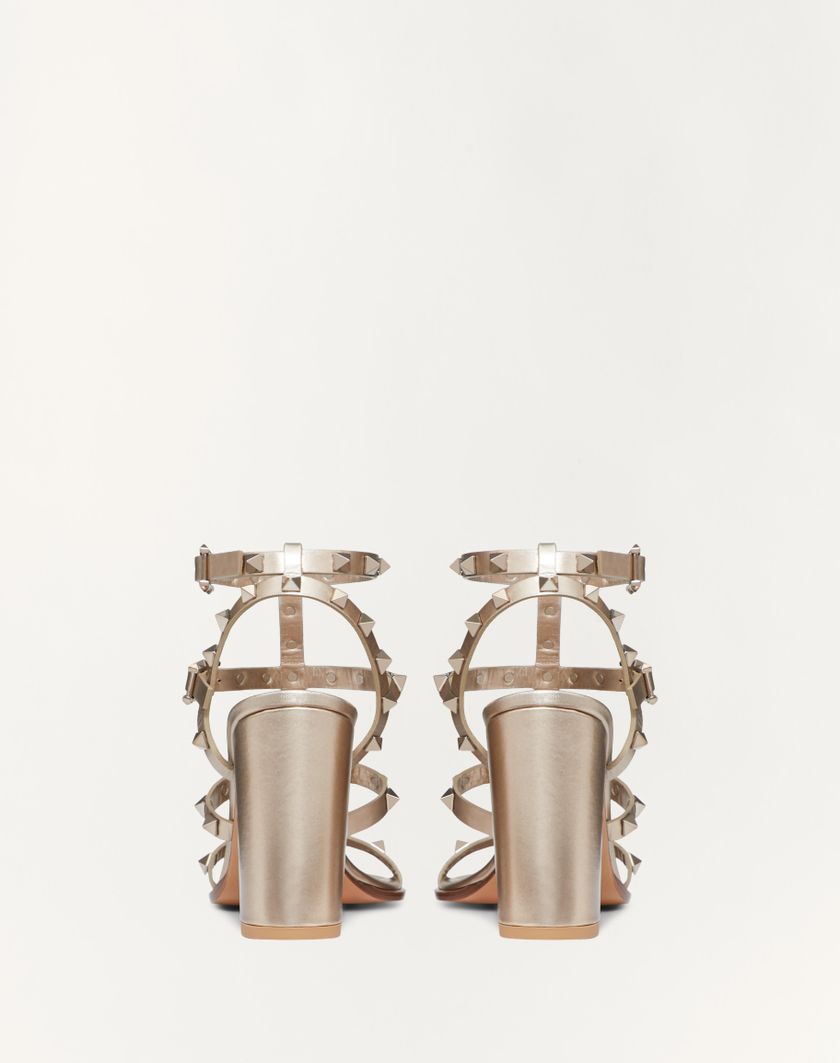 Valentino Handbags Sandalo Rockstud In Vitello Metallizzato Con Cinturini 90mm per Donna in Skin | Valentino IT Pezzi Unici