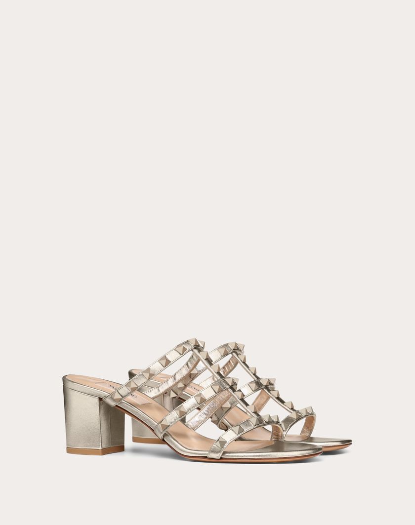 Valentino Handbags Sandalo Slider Rockstud In Vitello Metallizzato 60mm per Donna in Skin | Valentino IT Negozi Online