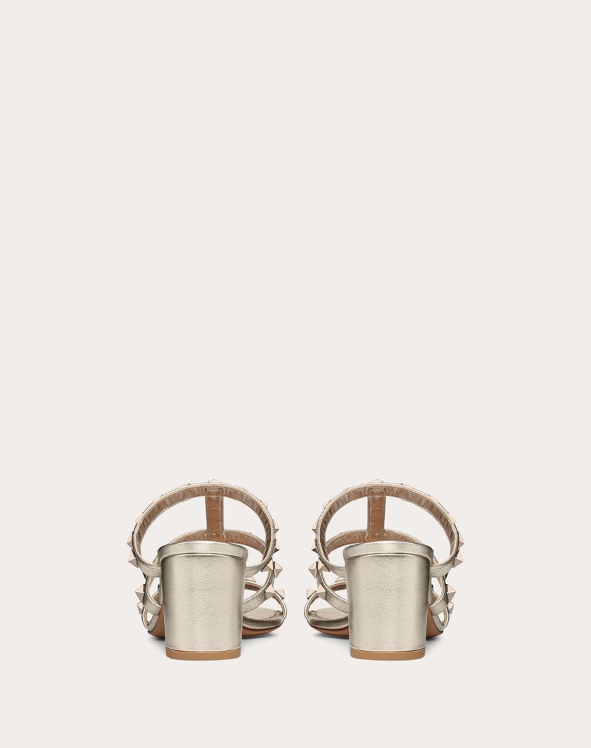 Valentino Handbags Sandalo Slider Rockstud In Vitello Metallizzato 60mm per Donna in Skin | Valentino IT Negozi Online