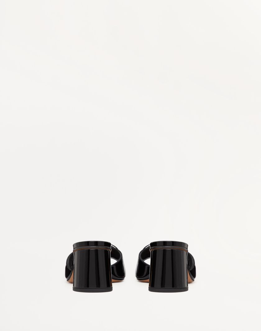 Valentino Handbags Sandalo Slide Vlogo Signature In Vernice 60mm per Donna in Nero | Valentino IT Shopping Online