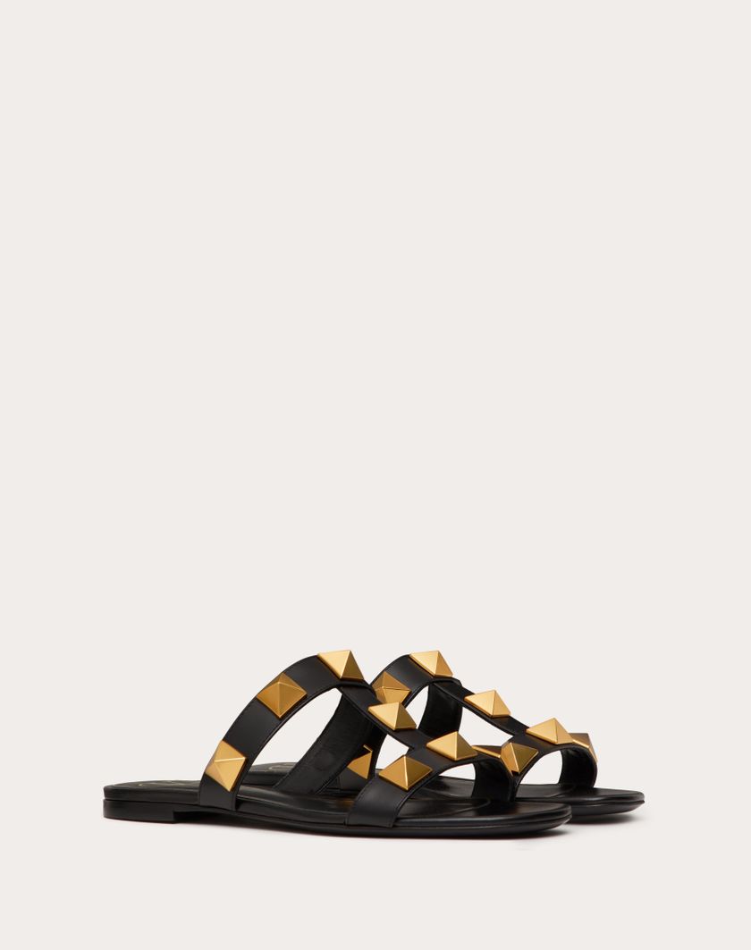 Valentino Handbags Sandalo Slide Basso Roman Stud In Vitello per Donna in Nero | Valentino IT Offerta temporanea