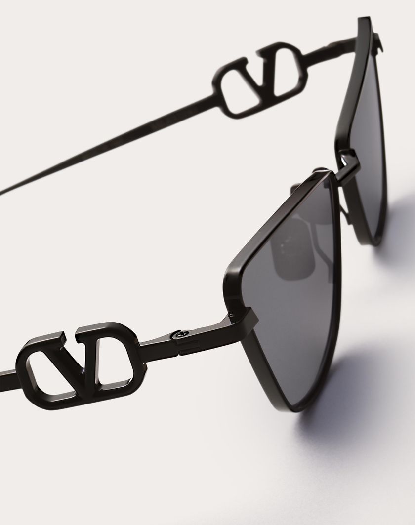 Valentino Handbags Vlogo Sign Occhiale Cat-eye In Titanio in Grigio Scuro | Valentino IT Limitato a 3 giorni