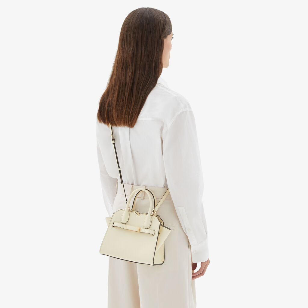 Valextra Borsa a Tracolla Milano Micro | Pelle di vitello Millepunte Soft | Bianco Pergamena | Valextra Moda