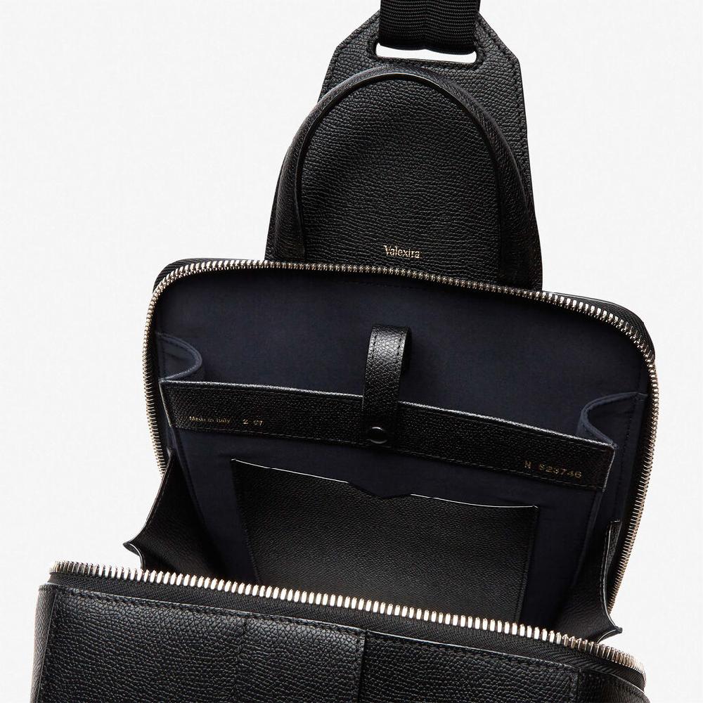 Valextra Valextra V-Line: Zaino monospalla con porta iPad in Pelle Nera Promozione Limitata