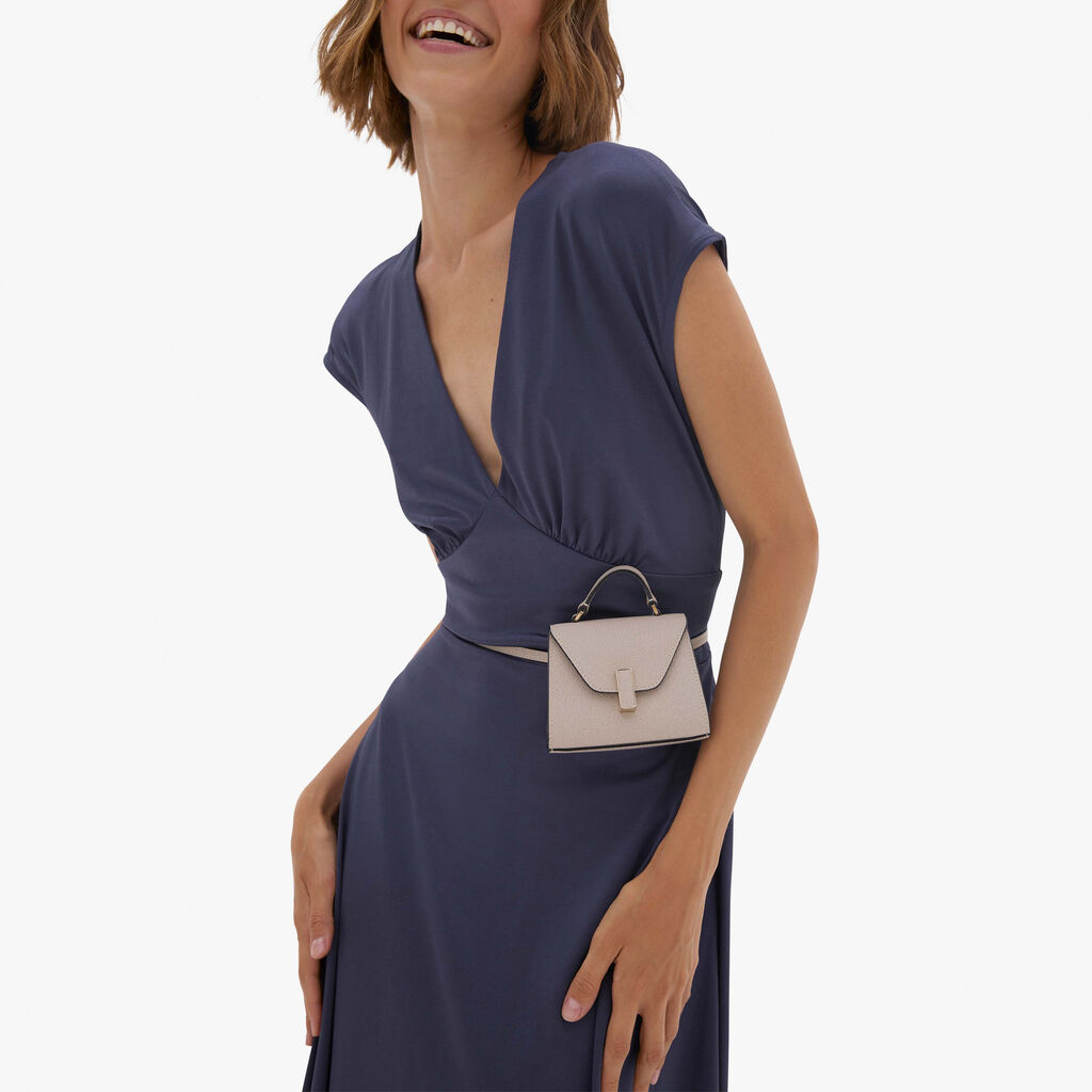 Valextra Borsa da cintura in pelle beige con tracolla | Valextra Iside Sottocosto