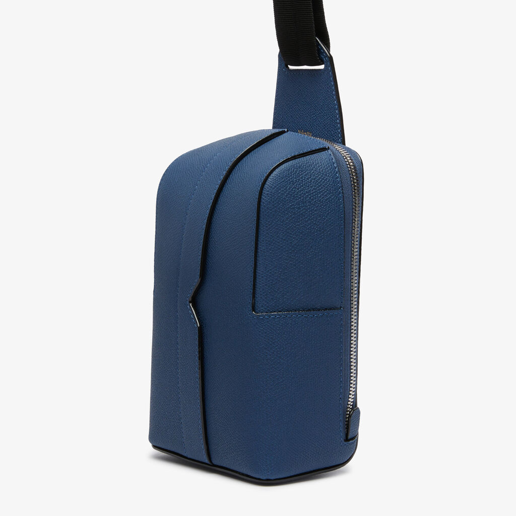 Valextra Zaino monospalla Uomo in Pelle Blu Zaffiro | Valextra V-Line Promozione Limitata