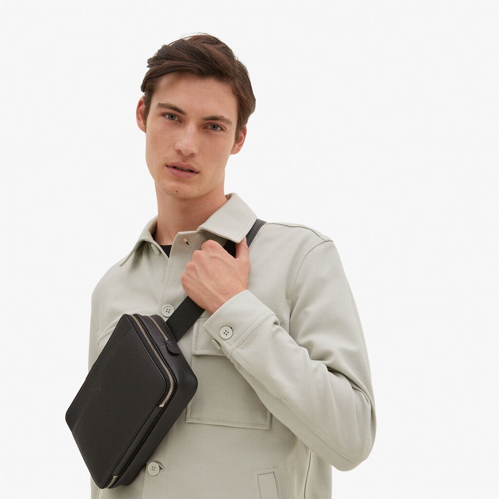Valextra Marsupio a tracolla in Pelle Nera | Valextra V-Line Promozione Limitata