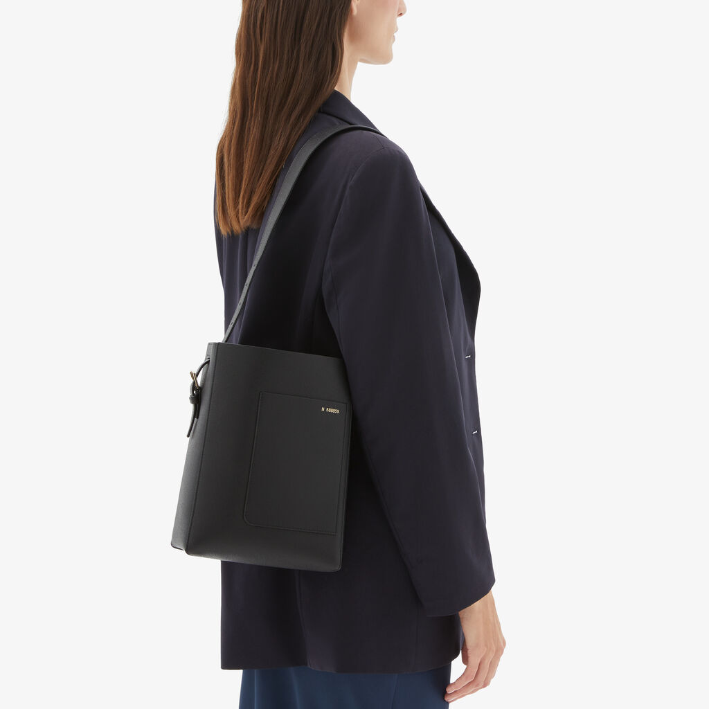 Valextra Borsa a secchiello da Donna di Lusso in Pelle Nera | Valextra Soft Consegna Veloce