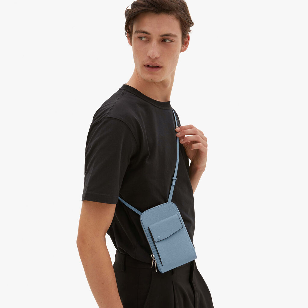 Valextra Porta telefono in Pelle Azzurra con tracolla | Valextra Pocket Vendita Calda