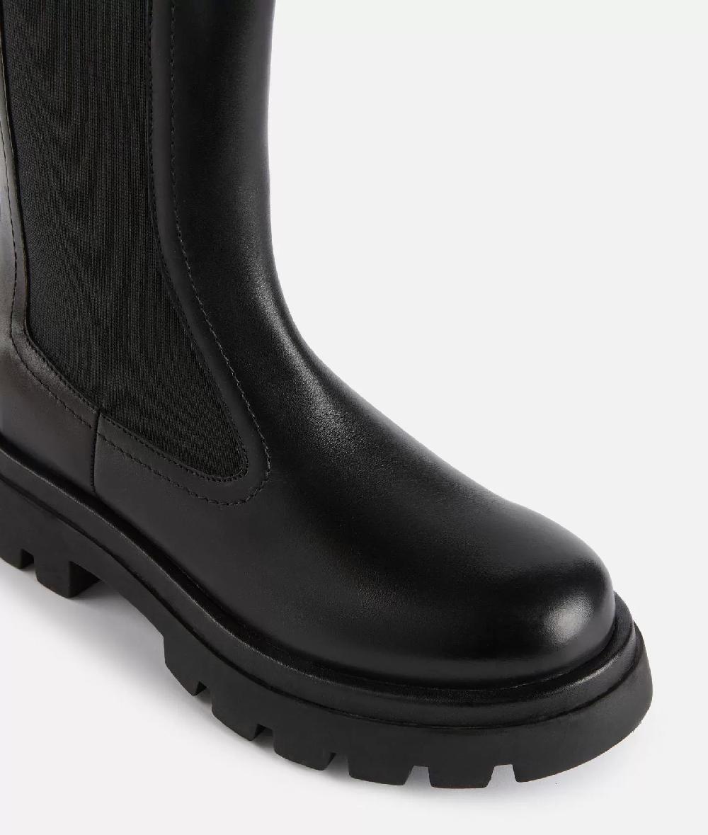 Alviero martini 1a classe Stivaletti in pelle liscia con elastici e bottoncino 1C Neri In Vendita
