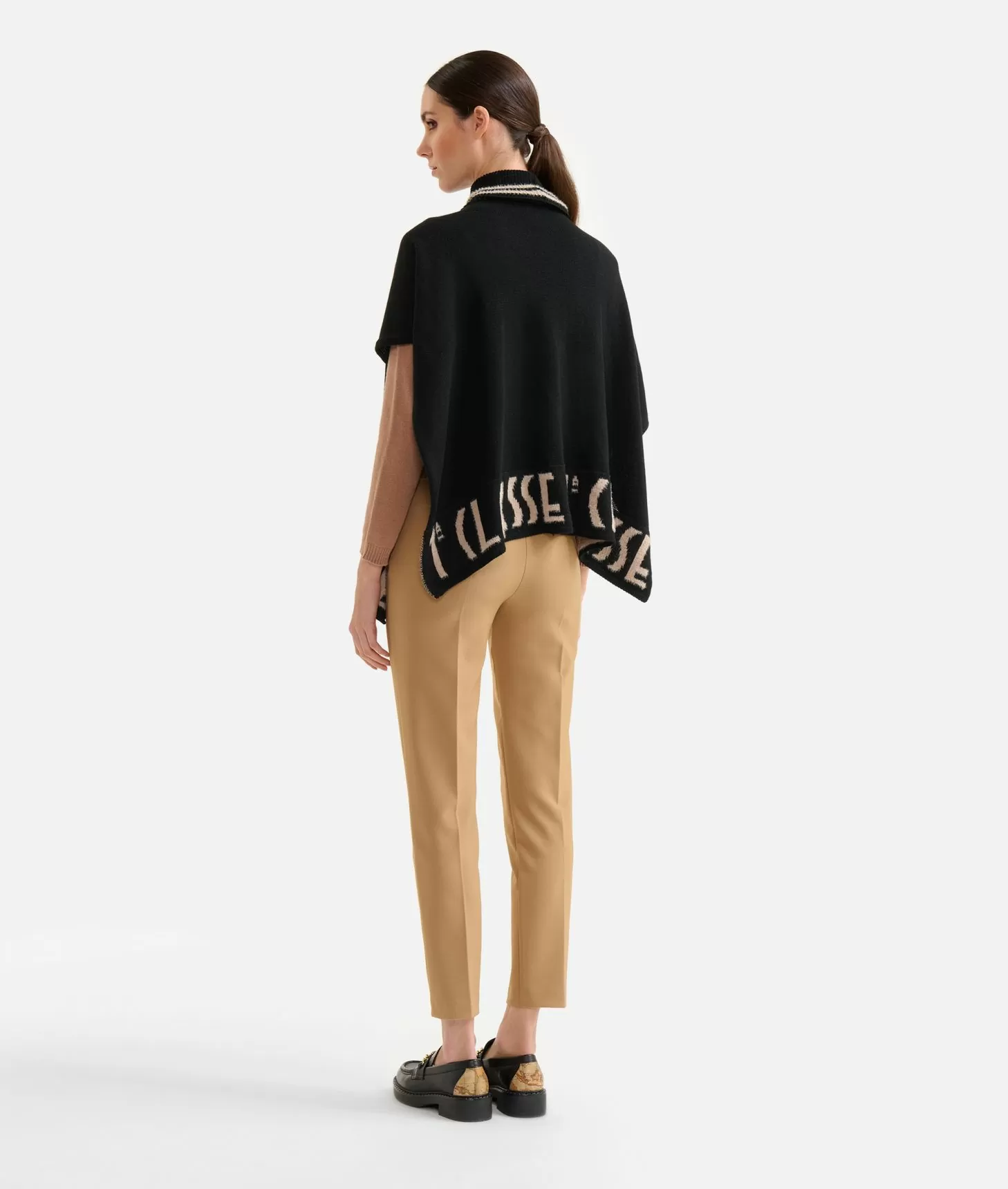 Alviero martini 1a classe Poncho a collo alto con logo Nero Fornitura limitata